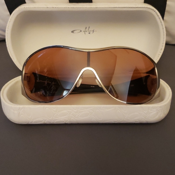 Oakley Breathless sunglasses w/ white oakley case - Picture 7 of 8